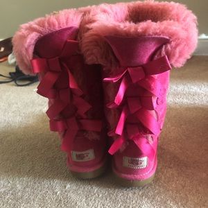 Girls Bailey bow hot pink uggs. Sz 1